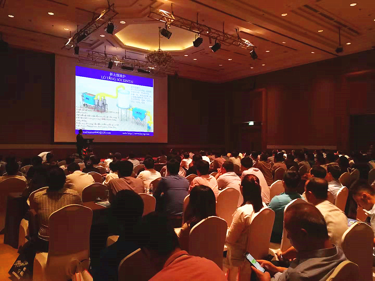 2 新太重工 劉加方先生演講中.jpg