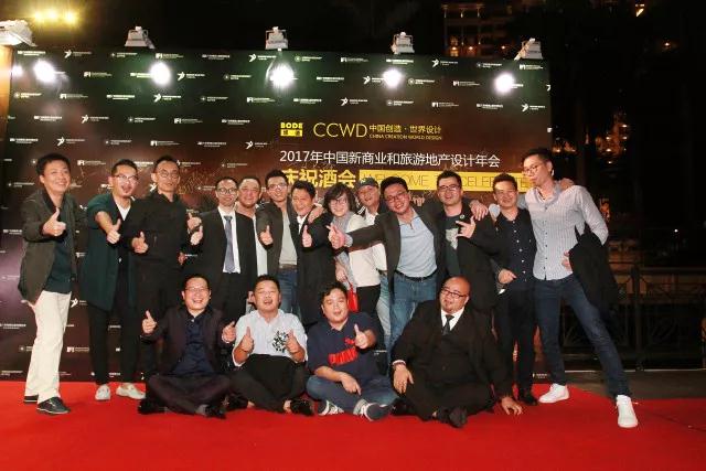 游輪慶祝酒會上設計師們盡情溝通 (1).jpg