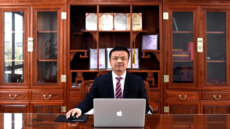 ���_�մ�ɫ���Ͻ硰���R�����ݿƼ����ٰlչ������